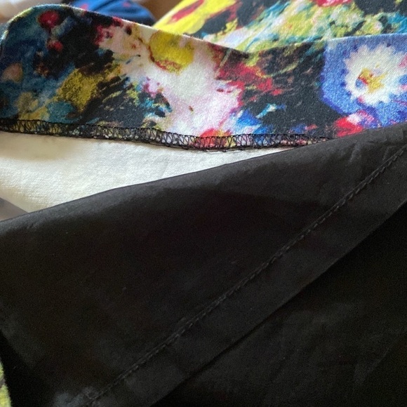 Chelsea and Theodore mini skirt size 4 fully lined two pockets flowers colours - Picture 11 of 11